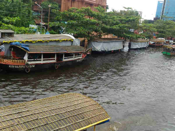 அலட்சியமாக இருக்கிறது