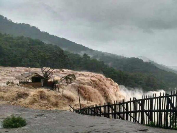 உதவினார்கள்