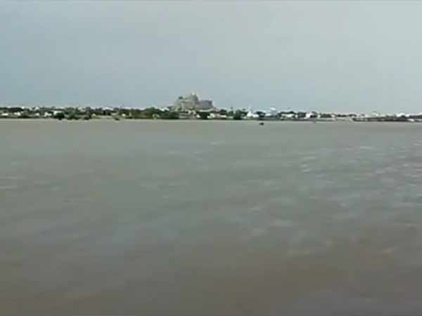 Flood water enters into 9 villages of the Chidambaram Kollidam bank Flood water enters into 9 villages of the Chidambaram Kollidam bank
