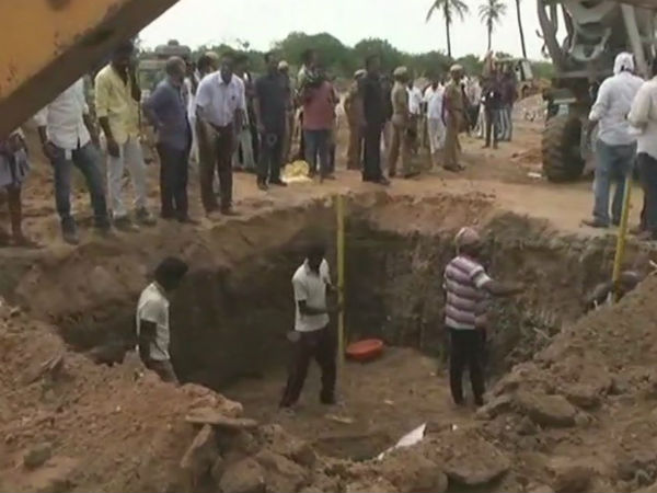 Construction of burial starts at Chennais Marina beach for Karunanidhi Construction of burial starts at Chennais Marina beach for Karunanidhi