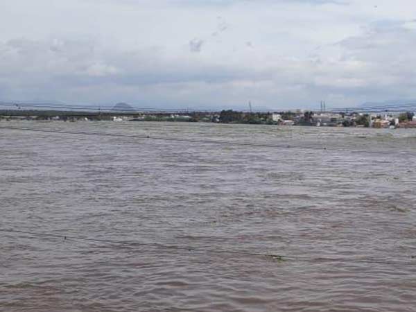 கரையோரங்களில் புகுந்த வெள்ளம்