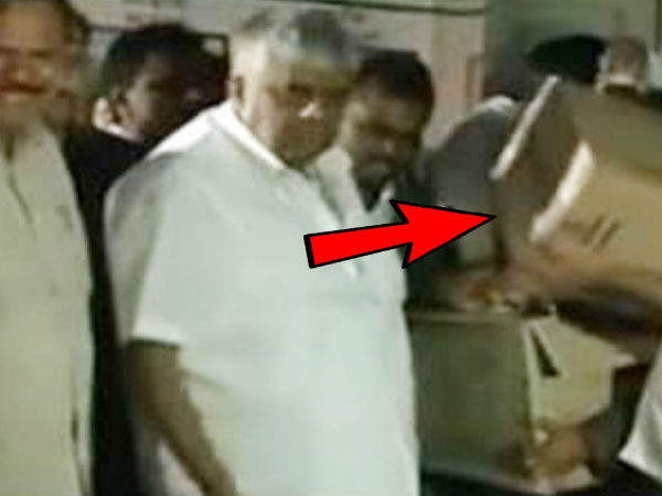 பின்னால் இருந்தவர்களுக்கு..
