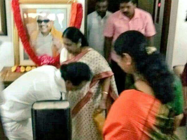 MK Stalin gets blessings from Rasathi Ammal MK Stalin gets blessings from Rasathi Ammal
