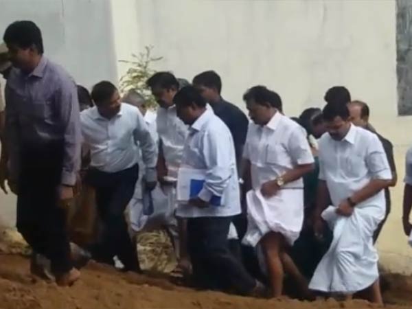 Mukkombu Dam: TN CM deeply checks the damages in Upper Anaicut Mukkombu Dam: TN CM deeply checks the damages in Upper Anaicut