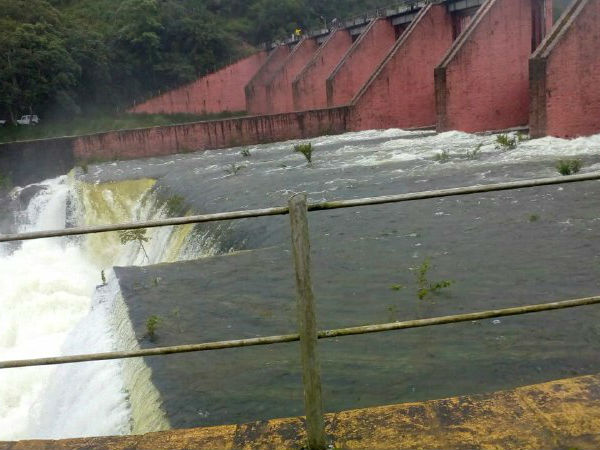 Kerala CM try to divert his in efficiency over the flood issue towards Tamilnadu Kerala CM try to divert his in efficiency over the flood issue towards Tamilnadu