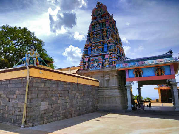 பிட்டுக்கு மண் சுமந்த இறைவன்