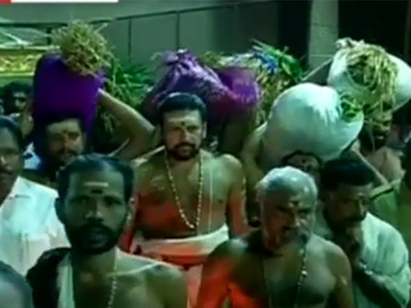 எளிமையாக நடந்த பூஜை