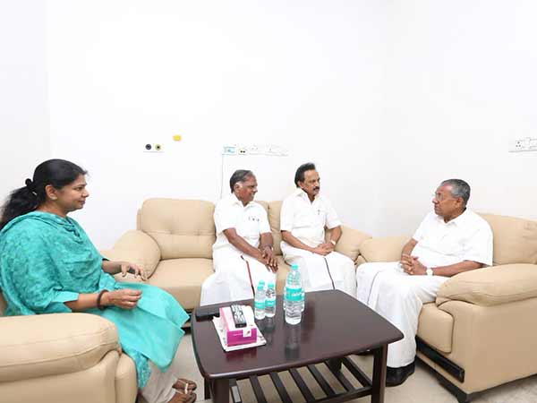 Kerala CM meets Karunanidhi family at Kauvery hospital Kerala CM meets Karunanidhi family at Kauvery hospital