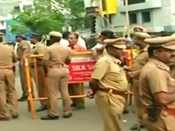 அதிரடிப்படை குவிப்பு
