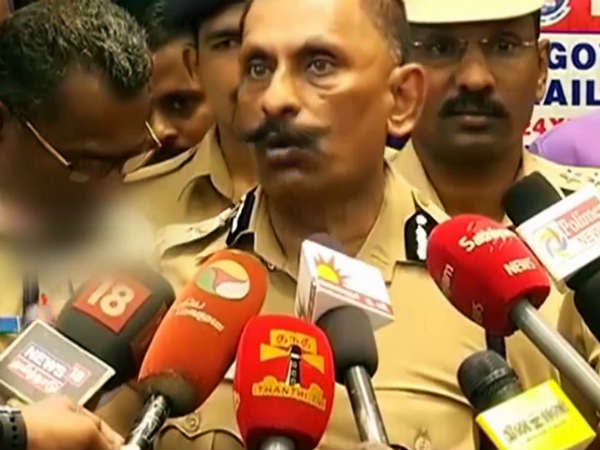 கோர்ட்டிலேயே உரசல்