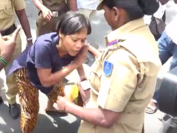 தள்ளுமுள்ளு