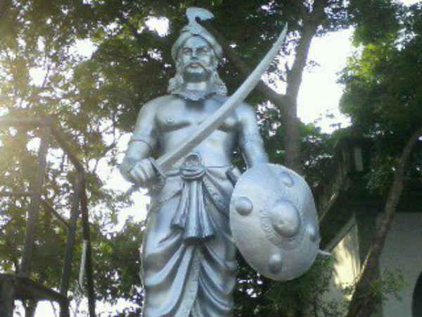 பூலித்தேவரிடம்