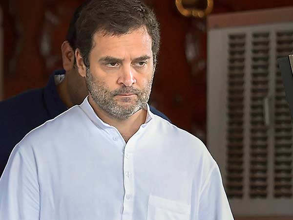 Rahul Gandhi demands to give place for Karunanidhi in Marina Rahul Gandhi demands to give place for Karunanidhi in Marina