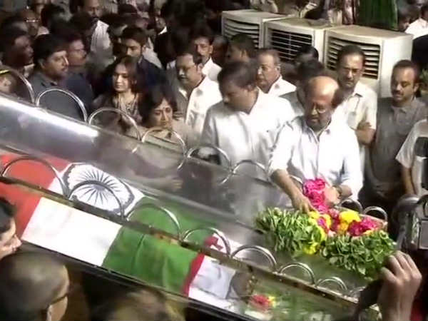 ரஜினியின் மதிக்கும் பாங்கு