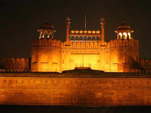 Independence Day: 2500 Lamps To Decorate Red Fort After Sunset Independence Day: 2500 Lamps To Decorate Red Fort After Sunset