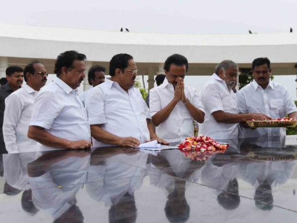 DMK Election: Stalin and Durai Murugan pays tribute to Karunanidhi before contesting DMK Election: Stalin and Durai Murugan pays tribute to Karunanidhi before contesting