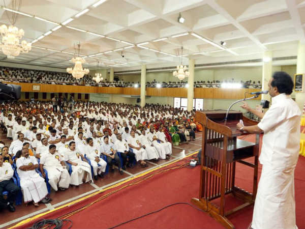 கையை பிடித்து கெஞ்சினேன்