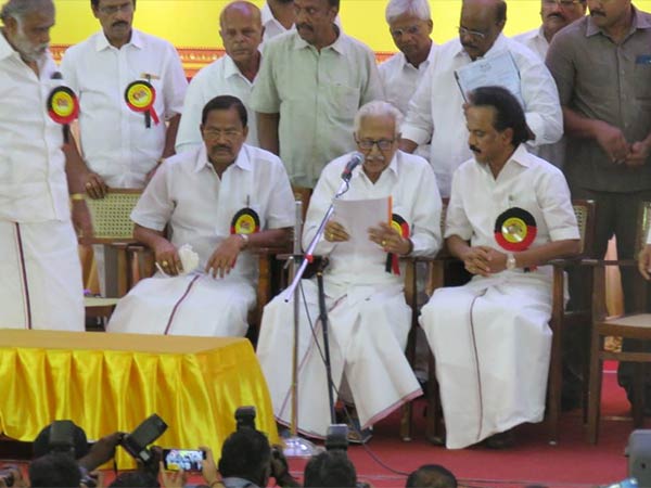 இளைஞர்கள்