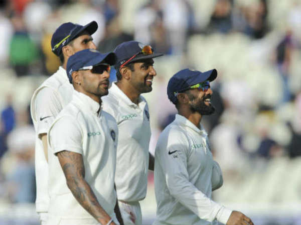 Dinesh Karthik encourages Ravichandran Ashwin in Tamil Dinesh Karthik encourages Ravichandran Ashwin in Tamil