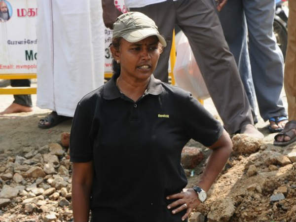 வழி நடத்தினார்