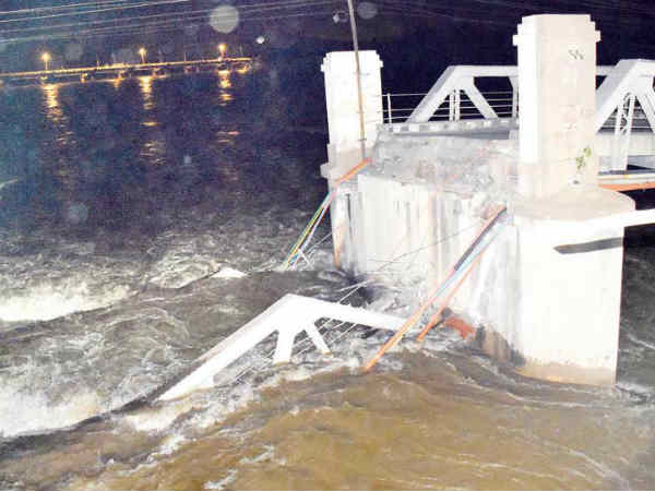 Heavy floods in Kollidam River, many people visited floods of Kollidam Heavy floods in Kollidam River, many people visited floods of Kollidam
