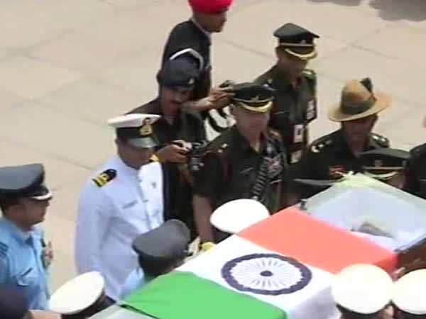 Former Prime Minister Vajpayee body is taken to BJP head office Former Prime Minister Vajpayee body is taken to BJP head office
