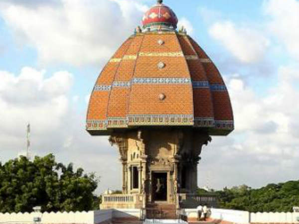 மிளிரும் வள்ளுவர் கோட்டம்