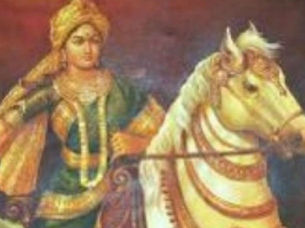 கோயிலுக்குள் நுழைந்தனர்