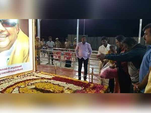 அதிகாலை திரும்பினார்