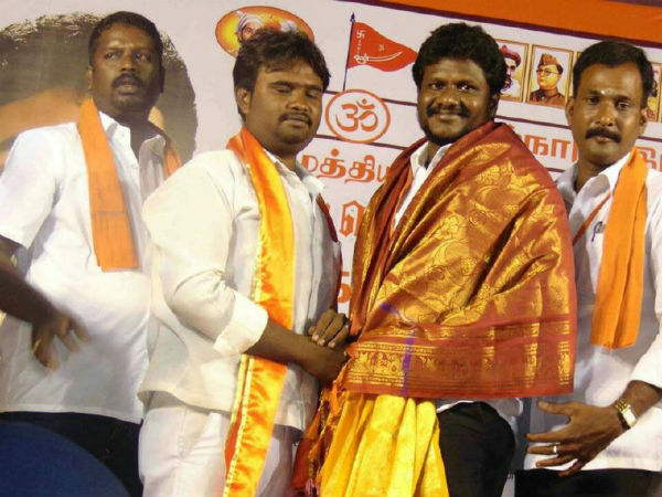 காவி அரசியல்வாதி