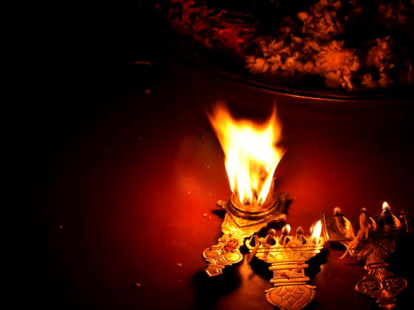 மை தடவிய மந்திரவாதி
