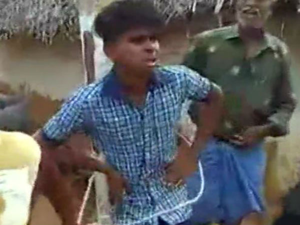 3 பேரும் தாக்கினர்