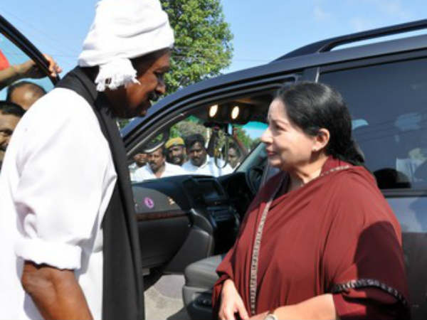 உடன்பாட்டில் கையெழுத்து
