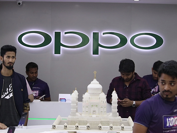 The First Sale Of OPPO F9 Pro In Bangalore! The First Sale Of OPPO F9 Pro In Bangalore!