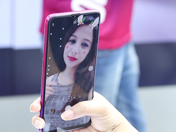 The First Sale Of OPPO F9 Pro In Bangalore! The First Sale Of OPPO F9 Pro In Bangalore!