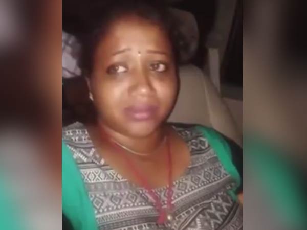 கதை கேட்கும் சக கைதிகள்