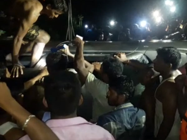 Dharmapuri: Two children killed while a car fell down in the well Dharmapuri: Two children killed while a car fell down in the well