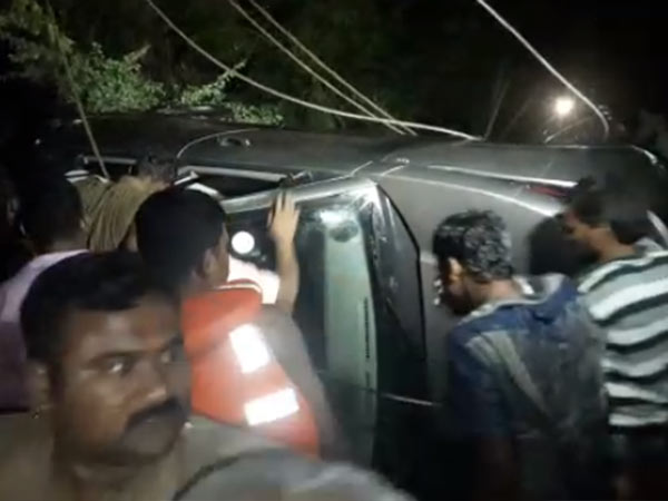 Dharmapuri: Two children killed while a car fell down in the well Dharmapuri: Two children killed while a car fell down in the well