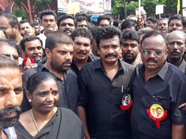 சிறப்பு டீ சர்ட்