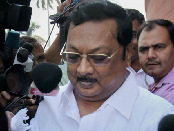 ஆங்கில நாளிதழ்