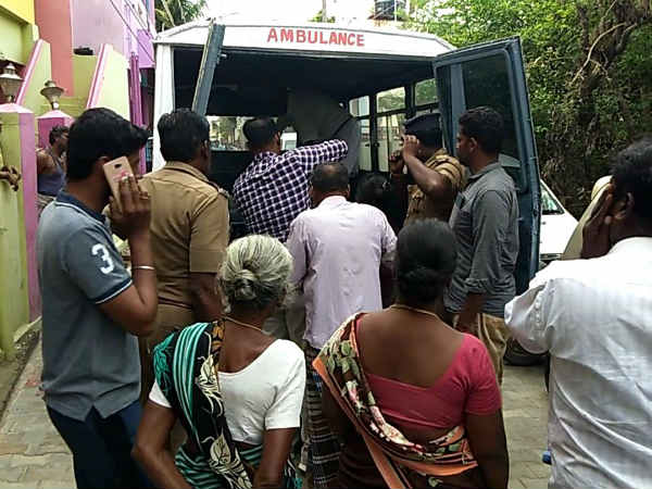 பைக்கில் புறப்பட்டார்