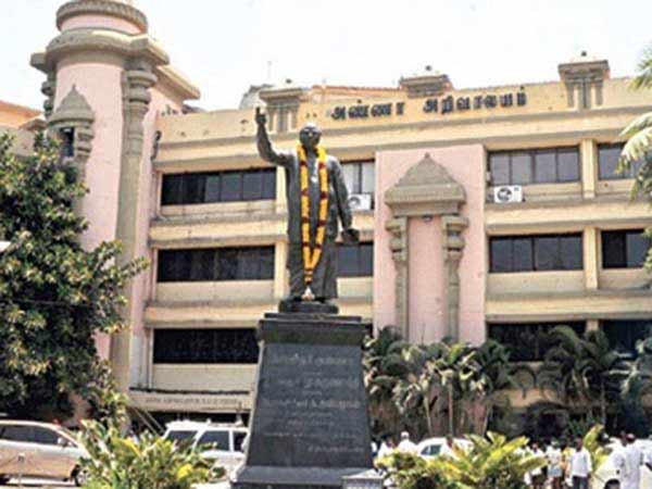 DMK cadre Ravi expelled from the party for welcoming M.K Alagiri in Chennai DMK cadre Ravi expelled from the party for welcoming M.K Alagiri in Chennai