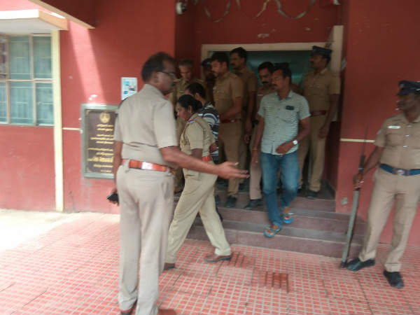 விசாரணைக்குப் பின் கோர்ட்