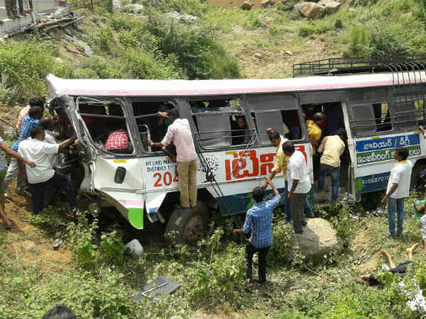Bus accident kills 30 people in Telangana Bus accident kills 30 people in Telangana