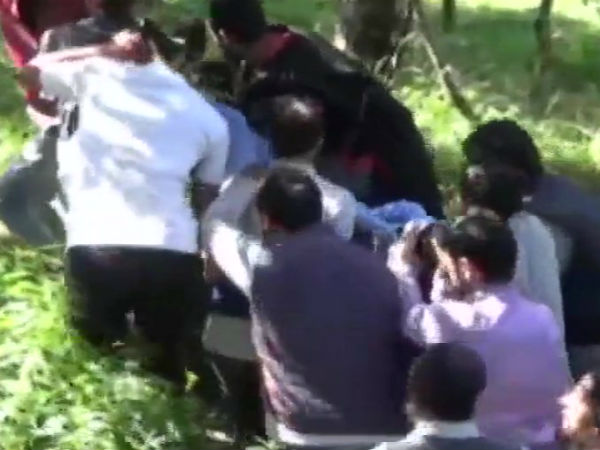 குண்டுகள் துளைத்த காயங்கள்