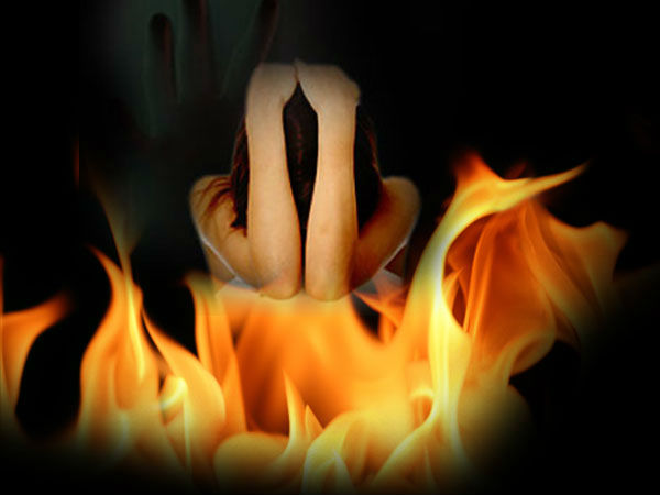 A mother dead with her 3 children after burnt house in Vilupuram A mother dead with her 3 children after burnt house in Vilupuram
