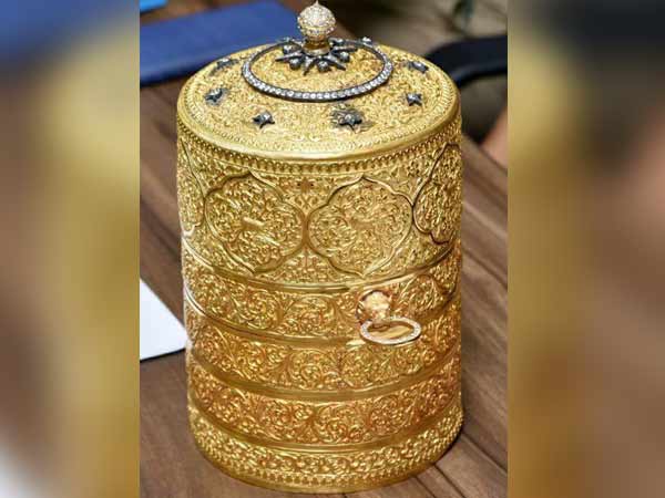 மும்பைக்கு பயணம்