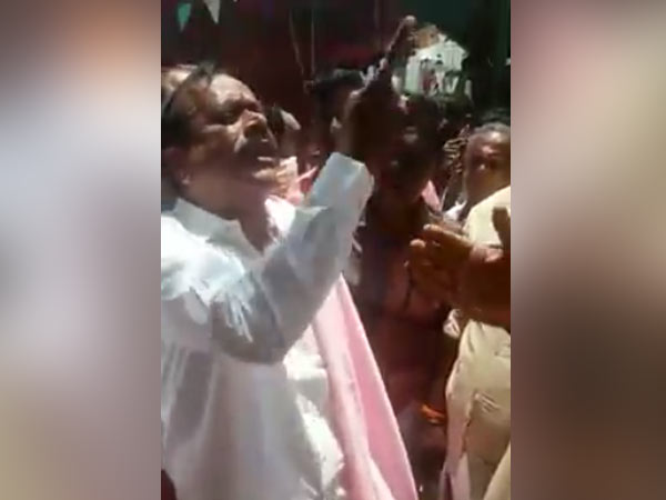 வழக்கறிஞர்கள் கோபம்