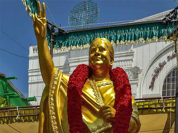 ஜெயலலிதா சிலை