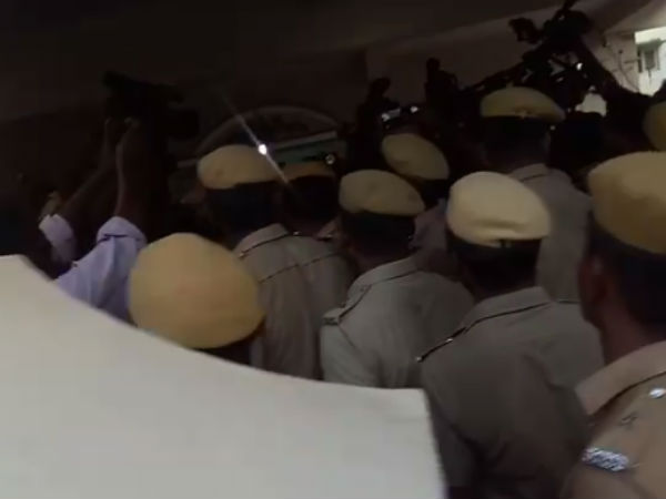 போலீசார் குவிப்பு